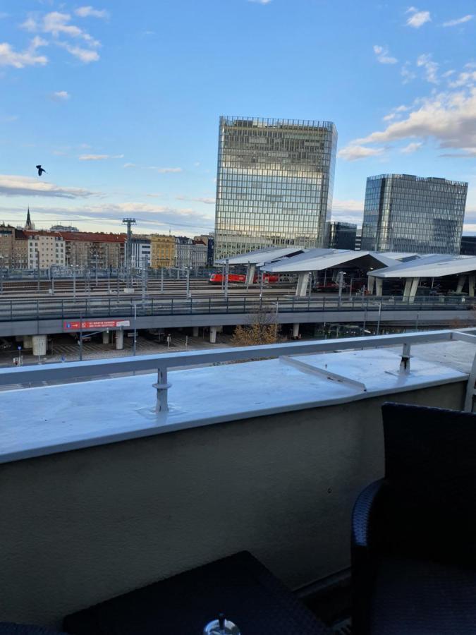 Smarte Dachgeschosswohnung Mit 2 Terrassen Direkt Am Hauptbahnhof Wenen
